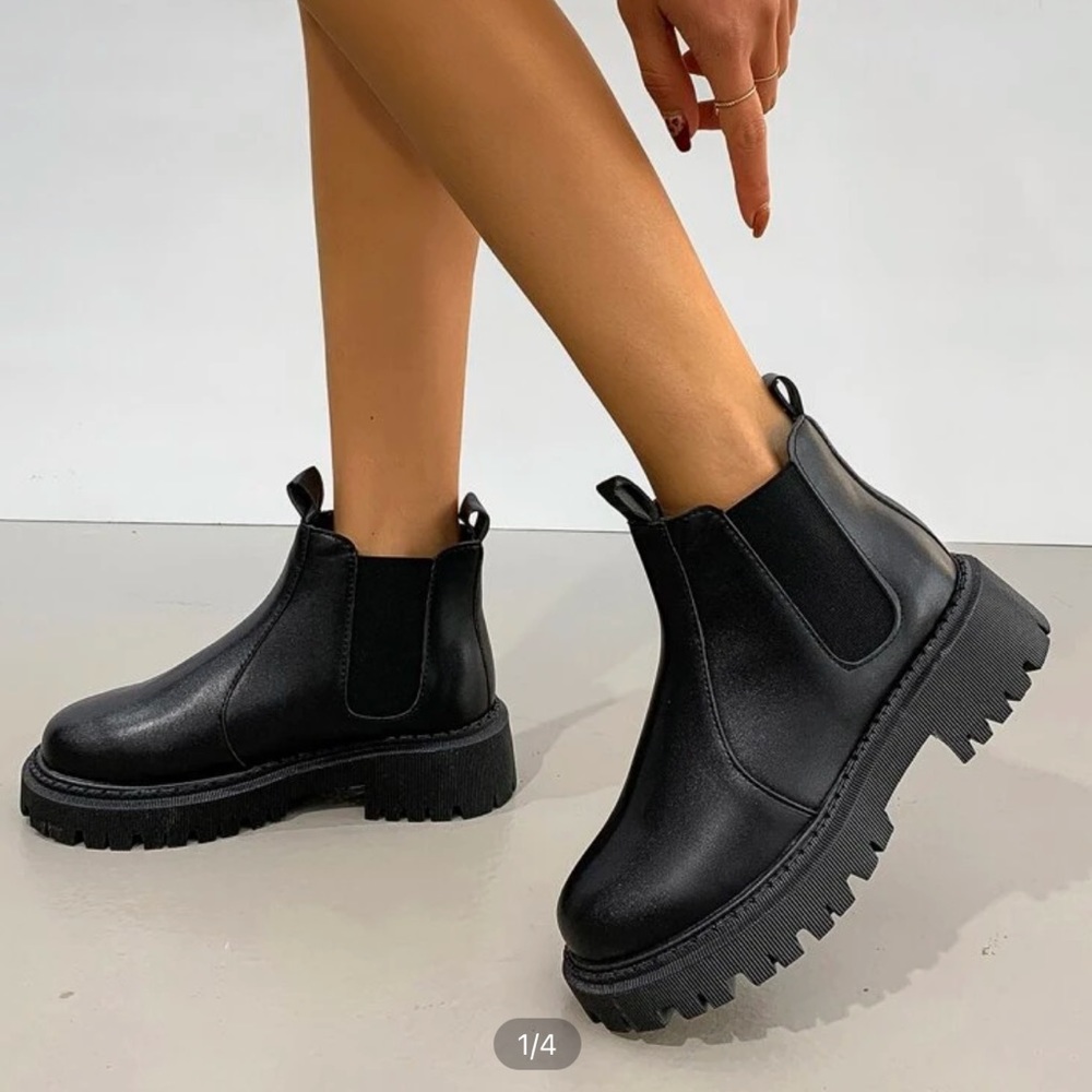 Wide fit Chelsea boots